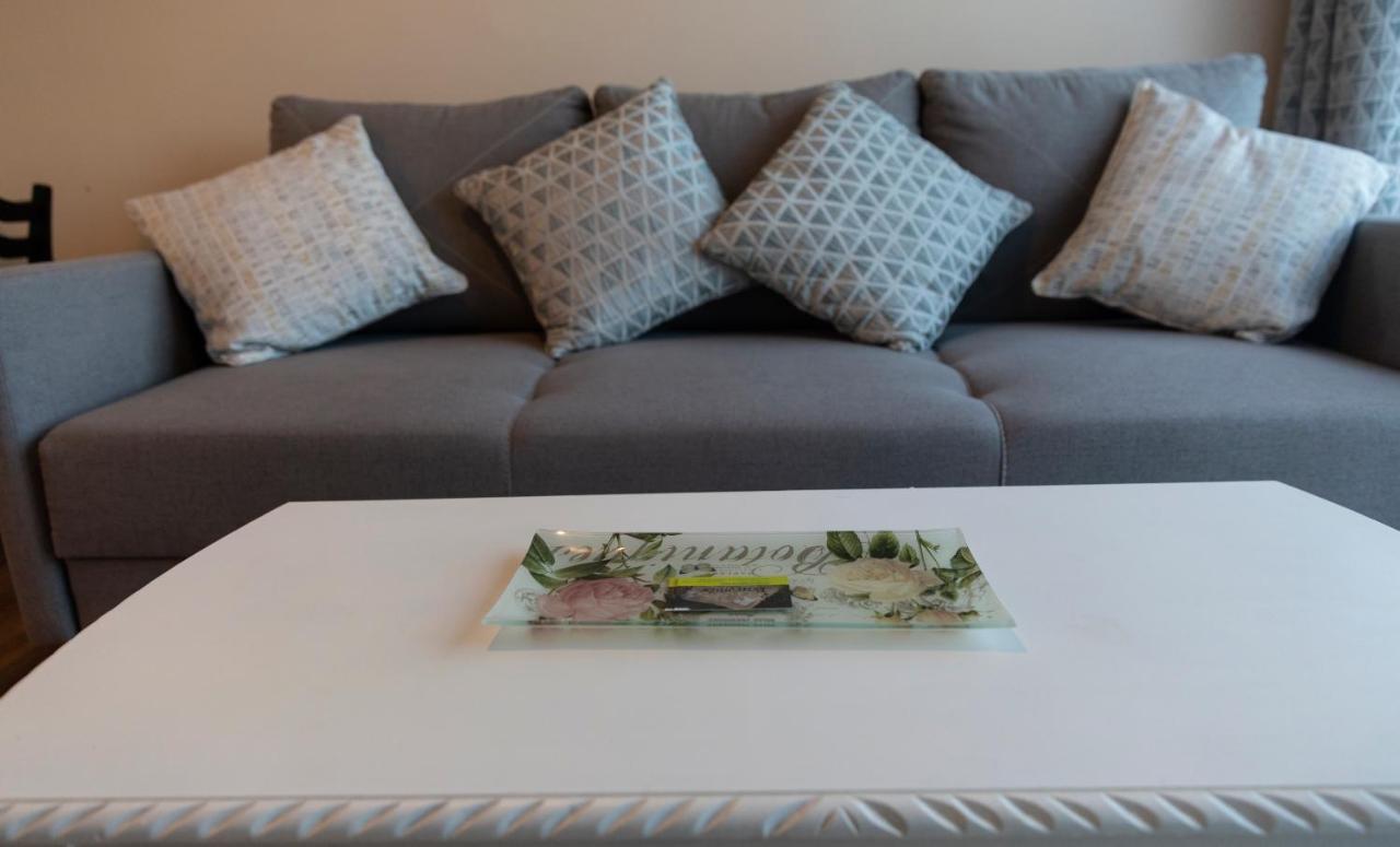 Barrybeag 1 Bedroom Apartments แบลลีย์วอน ภายนอก รูปภาพ